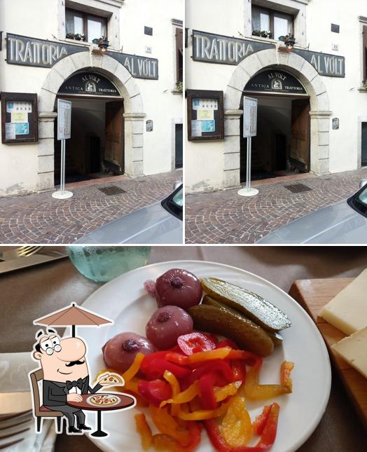 Questa è la foto che presenta la esterno e cibo di Antica Trattoria Al Volt