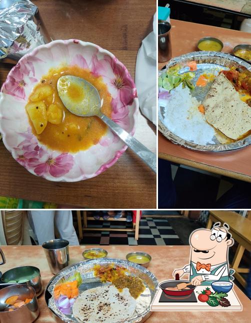 Chicken curry at Marvadi Bhojanalaya