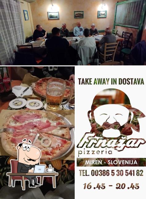 Dai un'occhiata agli interni di Pizzeria Frnažar