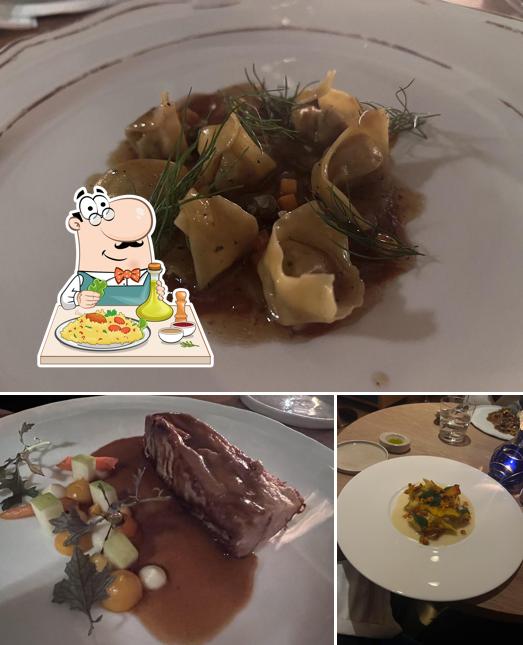 La cibo e interni del ristorante