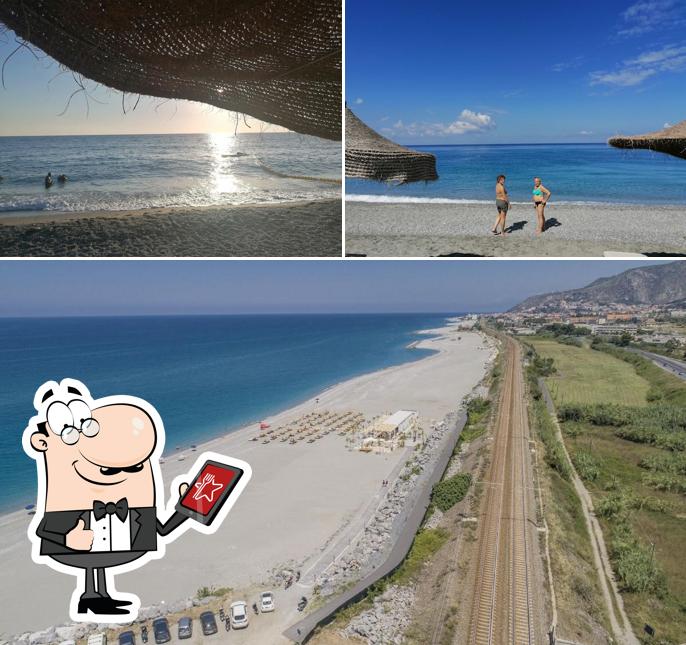 Puoi goderti l'aria fresca da seduto all'esterno di La Pecora Nera Beach