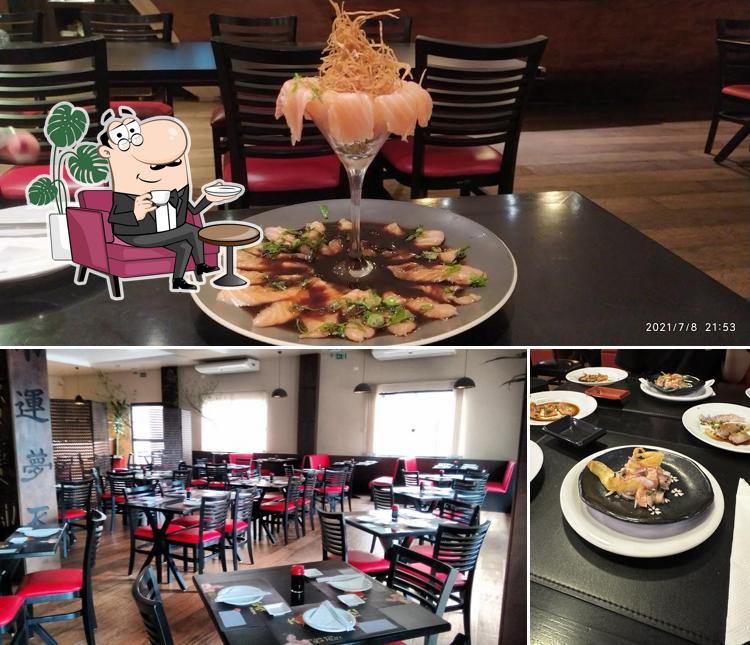 O interior do Katamaki Sushi