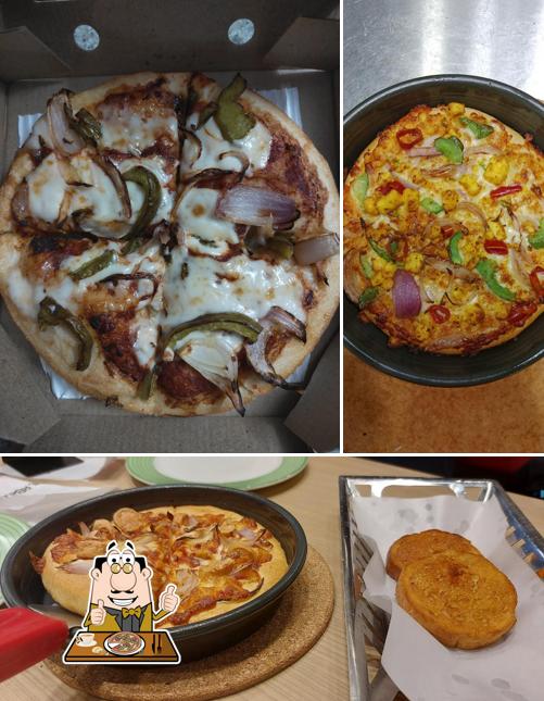 Order pizza at Pizza Hut Vannarpettai, Tirunelveli