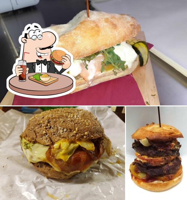 Ordina un hamburger a Burger Bar