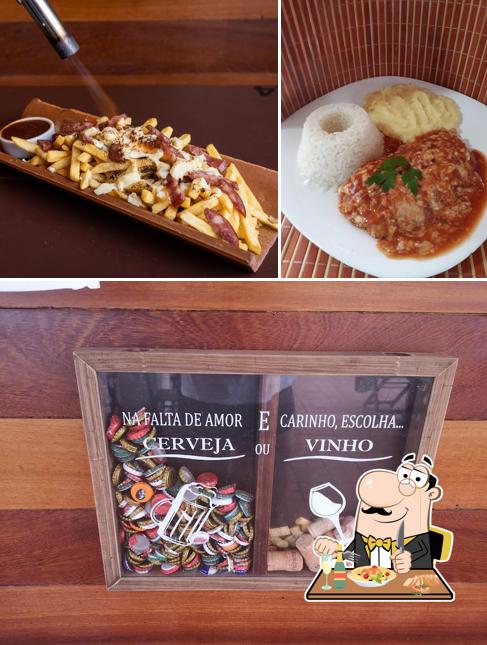 Entre diferentes coisas, comida e interior podem ser encontrados a Petisco na Telha