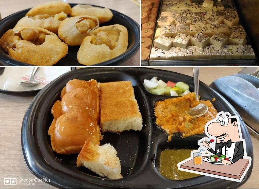 Food at Sindhi Sweets