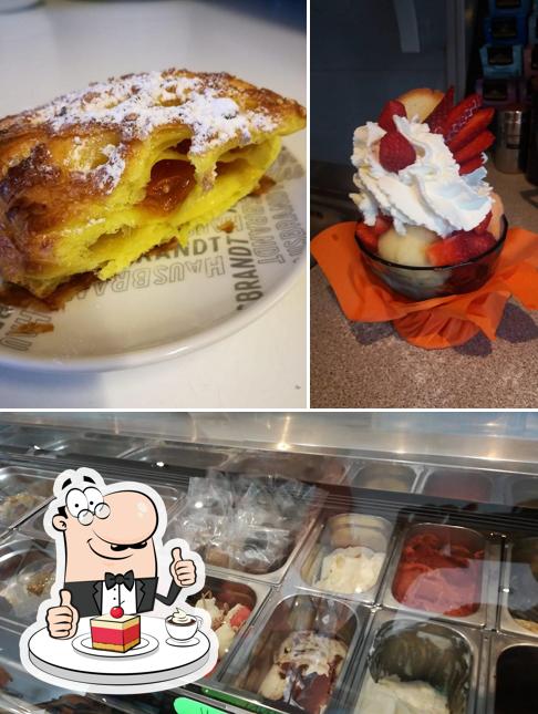 Cafe' gelateria Videomusic serve un'ampia gamma di dessert