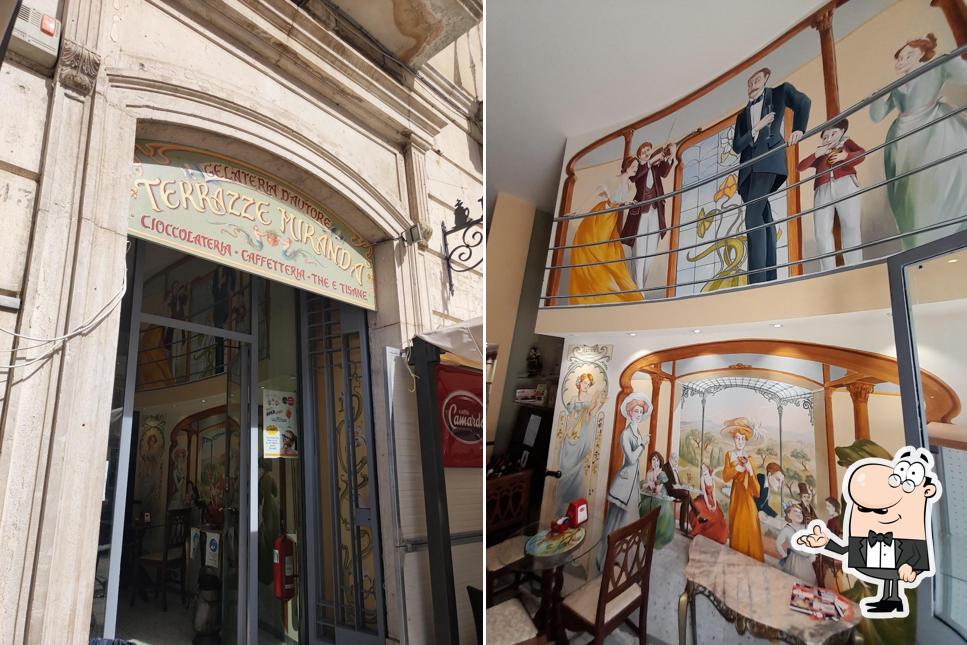 Gli interni di Sapori Riflessi Gelateria Bar