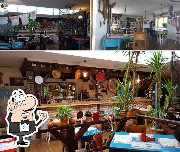 Siediti a un tavolo di Restoran Santa Maria