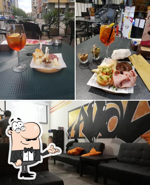 Gli interni di Avalon coworkingcafè