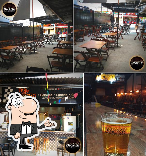 O interior do Deck 81 Snacks & Beer