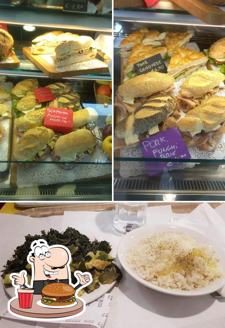 Prenditi un hamburger a Bar Ciak 1 Self Service Le Isole 2