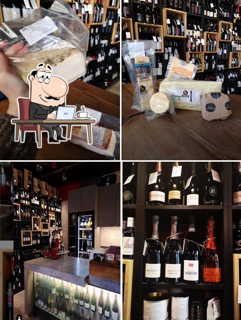Siediti a un tavolo di Polek Coffee & Wine bar