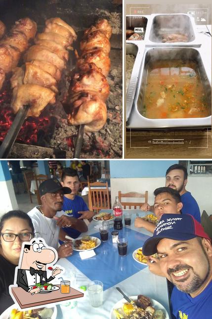 O Restaurante do Romário se destaca pelo comida e interior