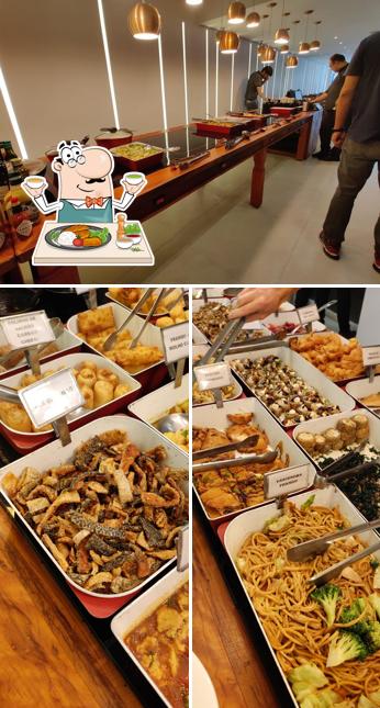 A comida e interior do restaurante