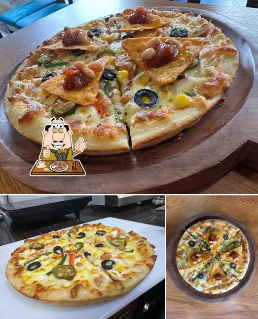 Get pizza at Kafe Insperiaa