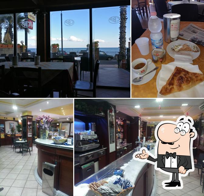 Dai un'occhiata agli interni di Bar Capriccio