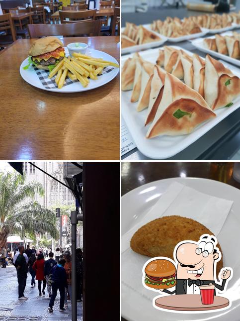 Os hambúrgueres do Central Restaurante, Bar e Salgaderia irão saciar uma variedade de gostos