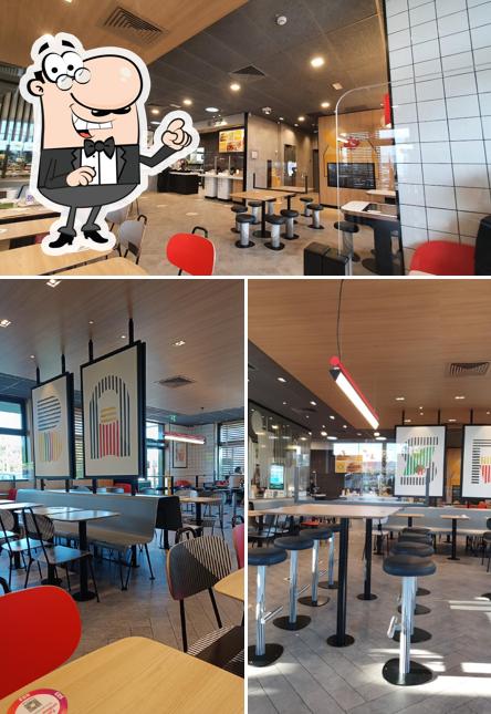 Siediti a un tavolo di McDonald’s Trebaseleghe