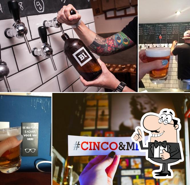 Look at this photo of Cinco e Meio