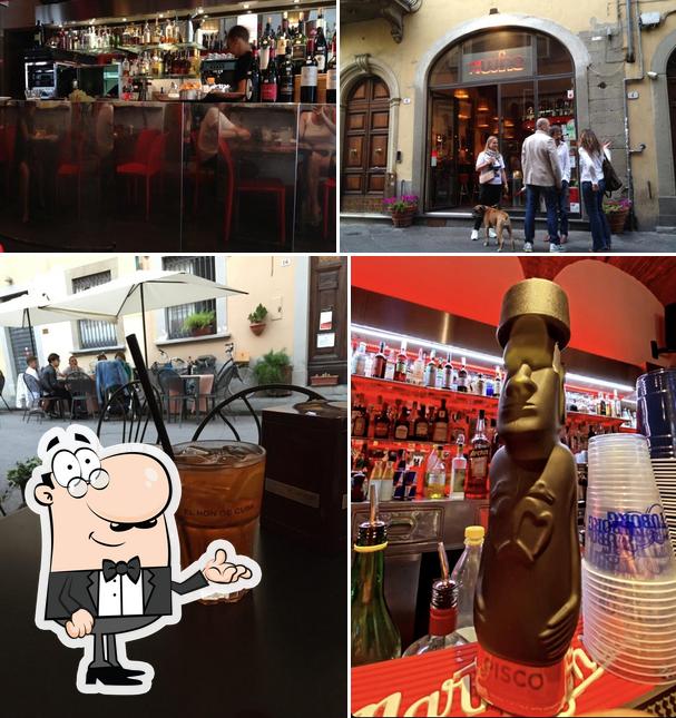 Questa è la foto che presenta la interni e esterno di Rewine Bar