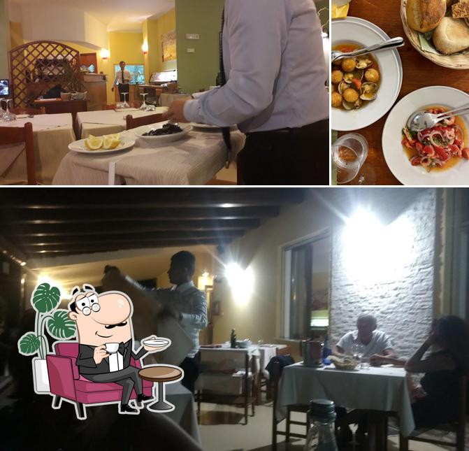 Siediti a un tavolo di ristorante da Lenin