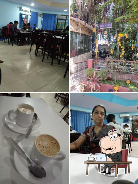 Check out how Indian Coffee House District court Indore looks inside