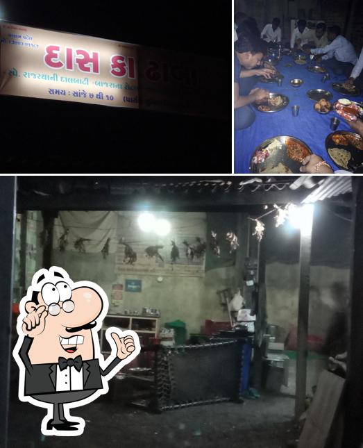 Among various things one can find interior and food at Das Da Dhaba