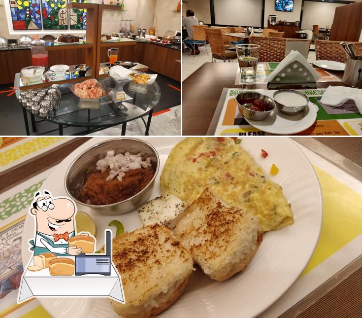 Garlic bread at Lemon Tree Hotel, Indore