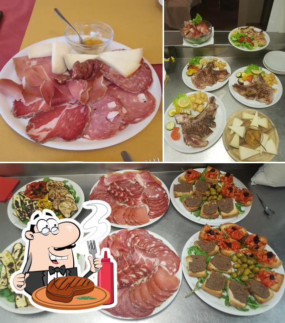 Prenditi i un pasto a base di carne a Le Fonti