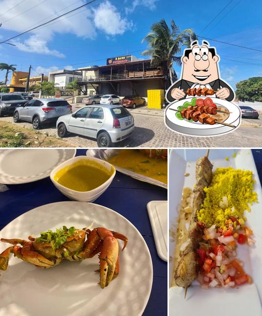 A comida e exterior do restaurante