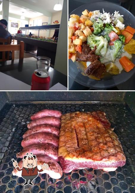 A comida e interior do restaurante