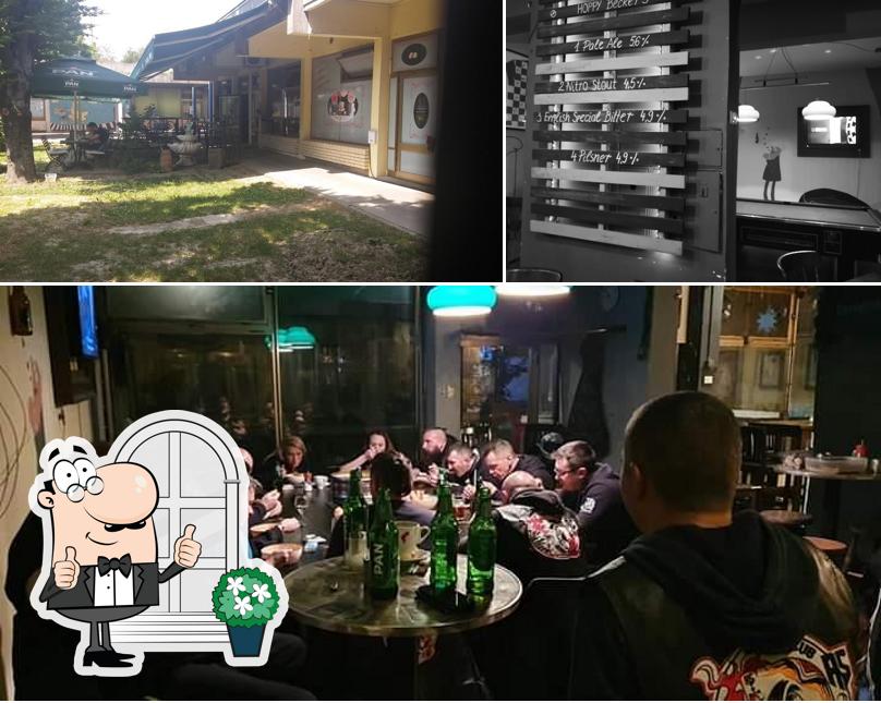 La foto della esterno e bancone da bar di Cafe bar Verdi