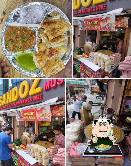 Food at Amritsari chole kulche