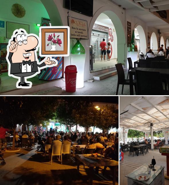 Dai un'occhiata agli interni di Pizzeria Zio Michele