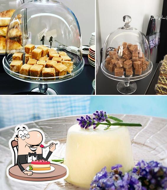 Café Lounge Lesbar offre un'ampia selezione di dolci