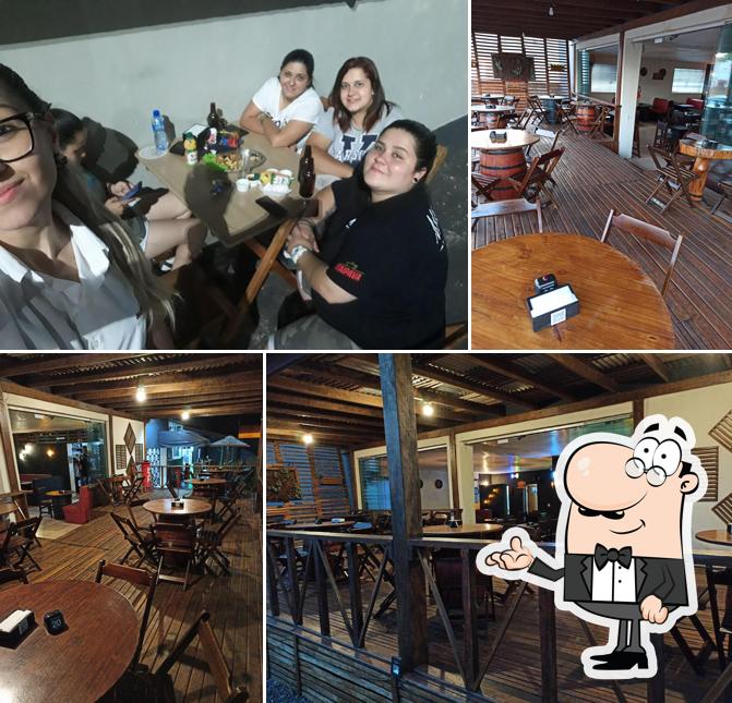 O interior do Empórium Lima Petiscaria