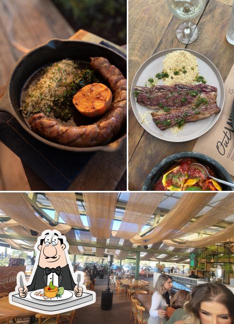 A foto da comida e interior no Outland