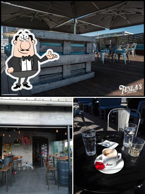 Siediti a un tavolo di Tesla's Smart Bar
