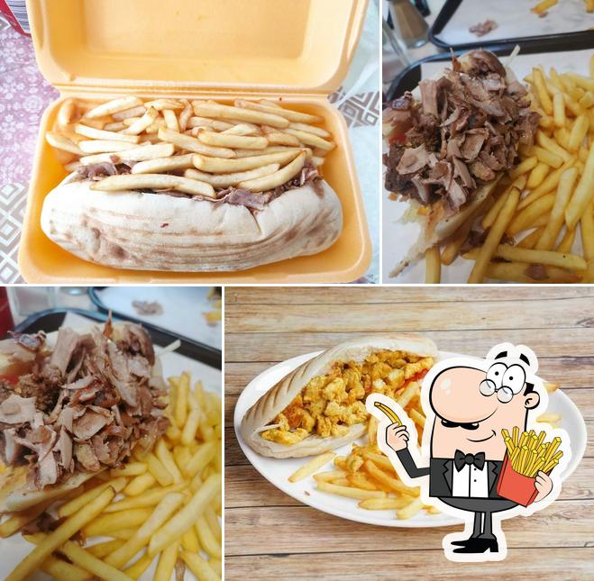 Dégustez des pommes frites à Royal kebab Taverny (Restaurant Royal) ouvert toute la journée et après midi