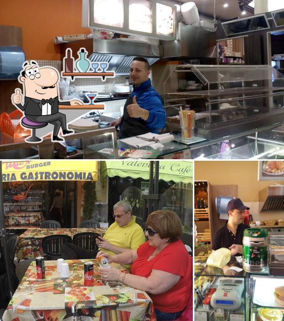 Gli interni di Pizza Max Burger