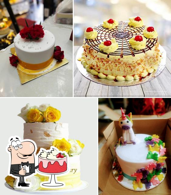 Red velvet cake at Sangam Bakery