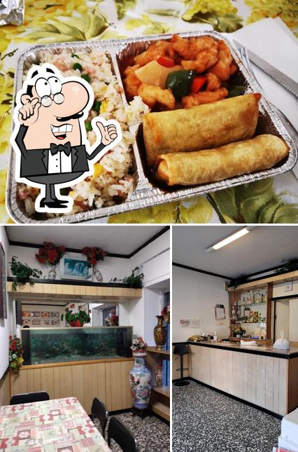 La foto della interni e cibo di Rosticceria Cinese Jia Jia