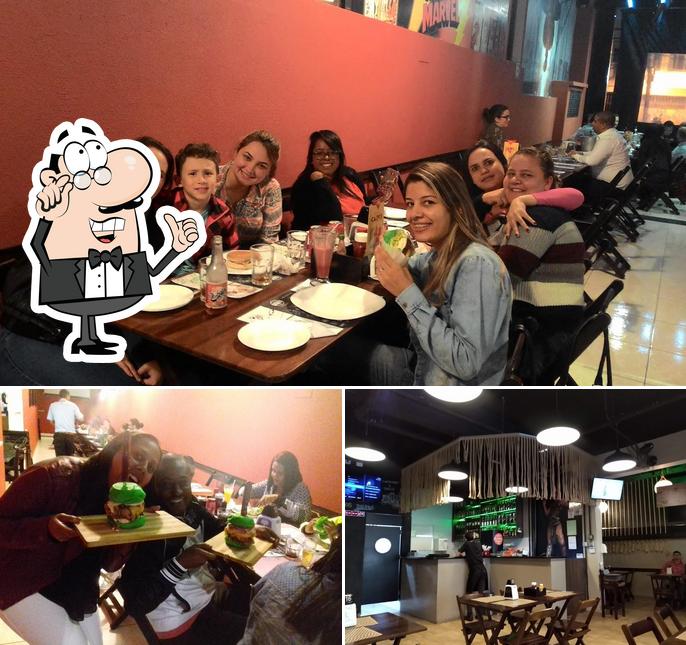 Veja imagens do interior do Elf Bar e Burger