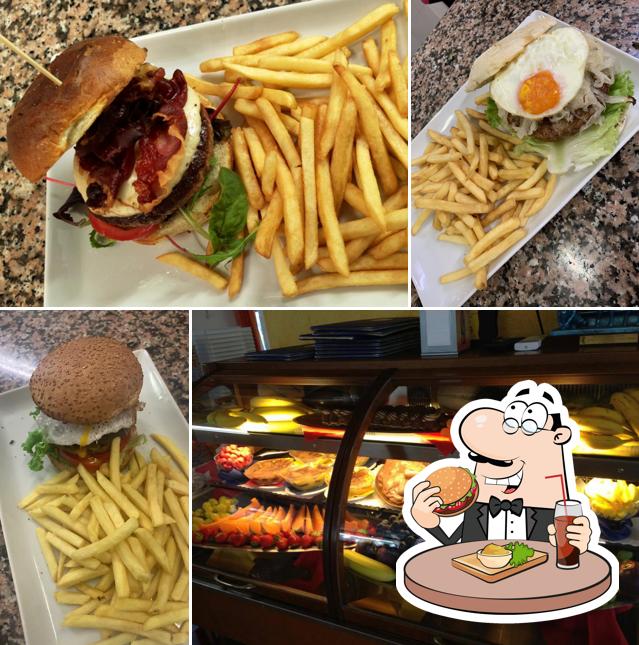 Prenditi un hamburger a Ristorante pizzeria SUSY