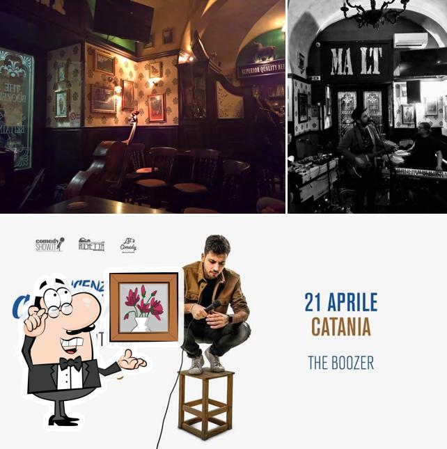 Dai un'occhiata agli interni di The Boozer British Pub