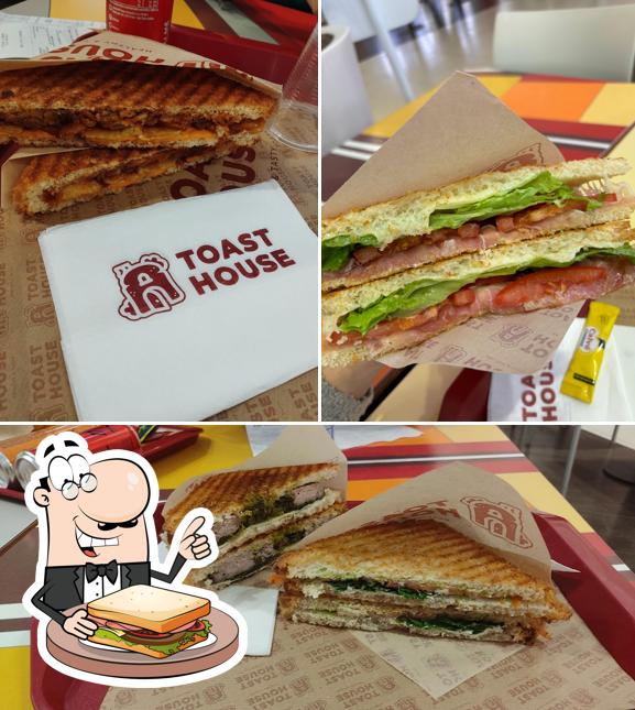 Toast al formaggio al Toast House - Valecenter