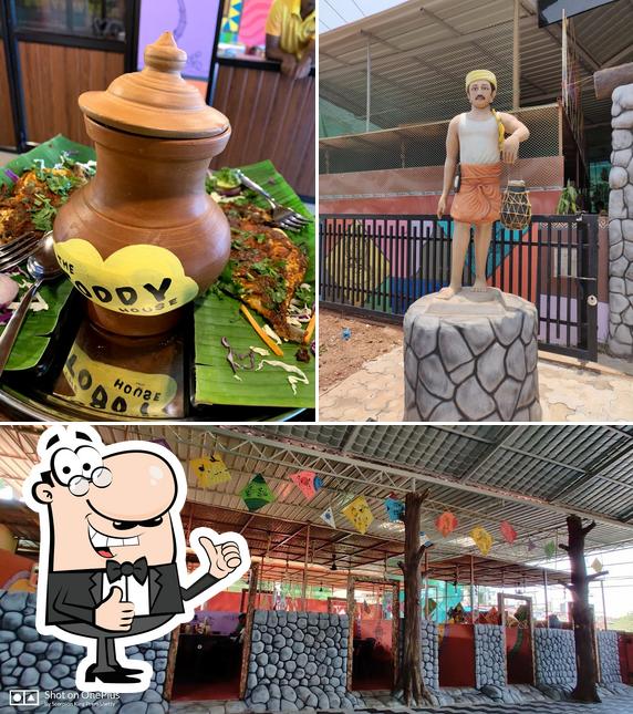 Look at the pic of The Toddy House