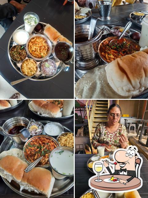 Meals at Aamdar misal