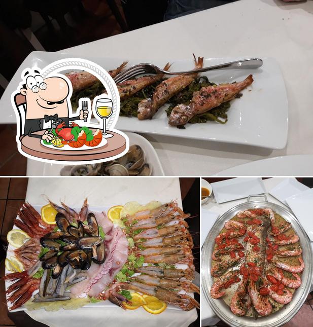 I clienti di La Vela Latina possono gustare vari pasti di mare